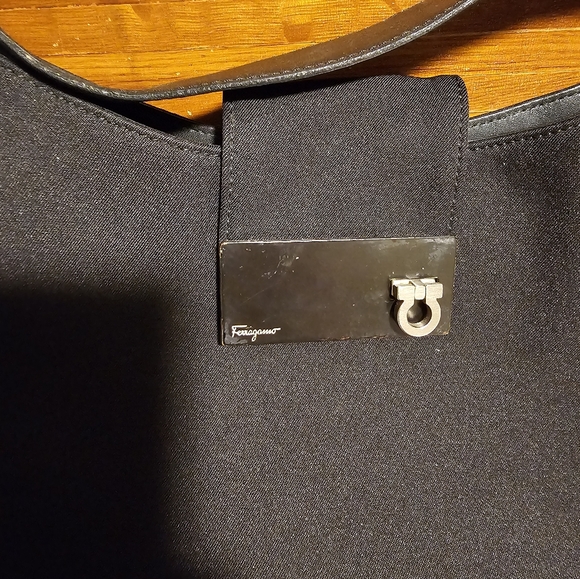 Salvatore Ferragamo Giancini Black Shoulder Bag Vintage 21 0195 GUC 2001 - Picture 10 of 14